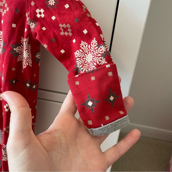 Honest Company Red Fair Isle Snowflake Footie Size Newborn Full Zip - Picture 4 of 4